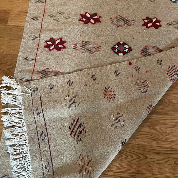 Handmade Moroccan rug - Picture 5 of 6